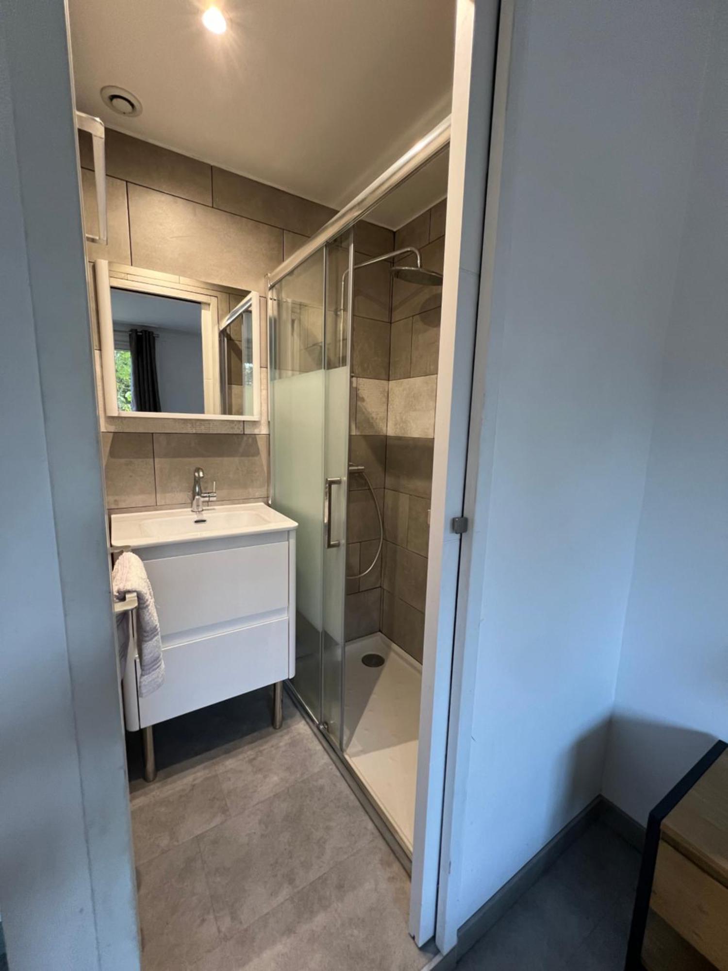 Chambre Avec Salle D'Eau Privee Dans Appartement Partage 200 M Du Tram Montpellier Szoba fotó